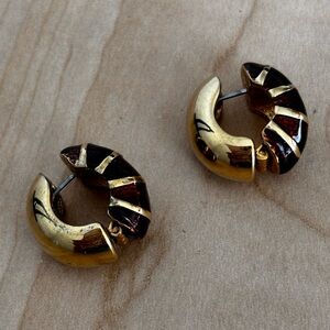 E Pearl red & gold tone earrings/ segmented reversible hugs/ 3/4 inch le…